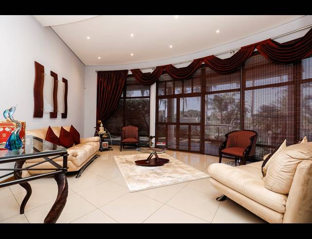 5 BEDROOM HOUSE FOR SALE IN UMHLANGA CENTRAL